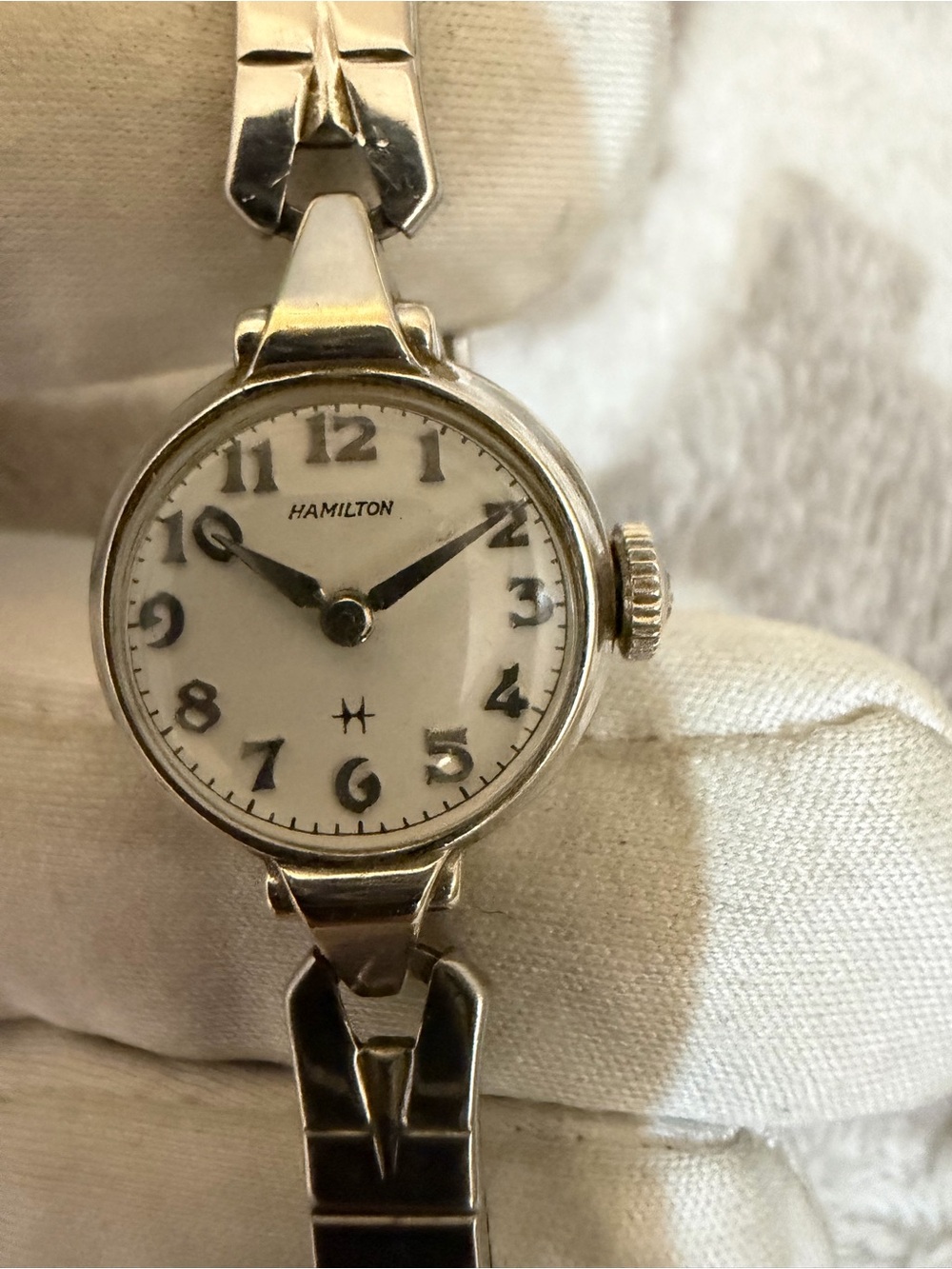 Vintage Hamilton Ladies Mechanical Watch – 10K Gold Filled Round Art Deco Case - Picture 3 of 13
